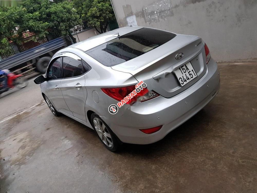 Cần bán xe Hyundai Accent MT đời 2011, màu bạc, nhập khẩu nguyên chiếc đẹp như mới-1