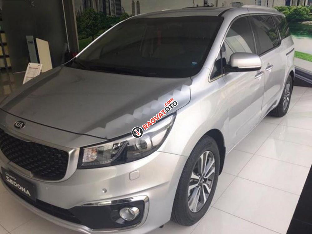 Cần bán xe Kia Sedona 2.2L DATH đời 2017, màu bạc-4