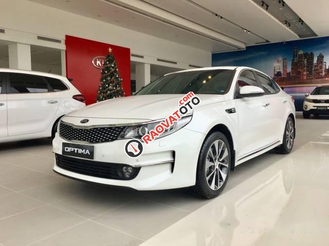 Bán xe Kia Optima 2.0AT đời 2016, màu trắng, giá tốt-1