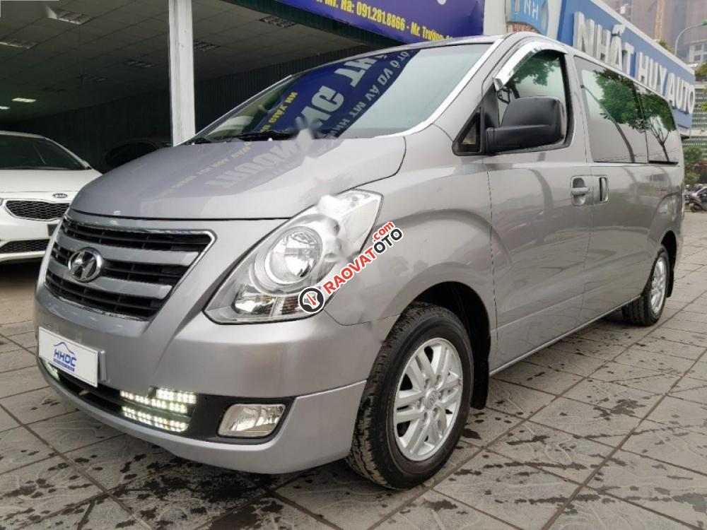 Cần bán xe Hyundai Starex 2.5MT đời 2016, màu bạc, xe nhập, giá tốt-1