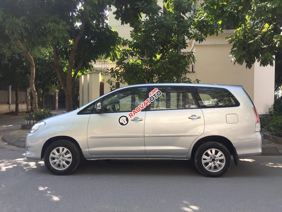 Bán Toyota Innova 2.0 G đời 2010, màu bạc chính chủ xe gia đình-7