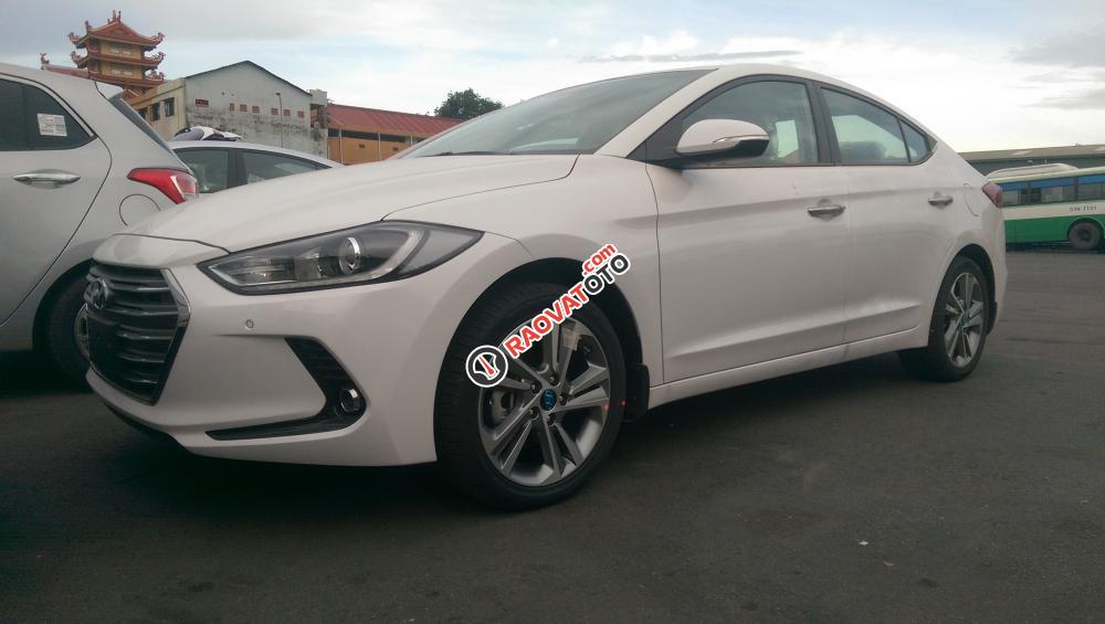 Hyundai Elantra 2.0 AT 2017 bản cao cấp nhất, giảm 80tr, hỗ trợ vay ngân hàng 80%, trả trước 140 tr-4