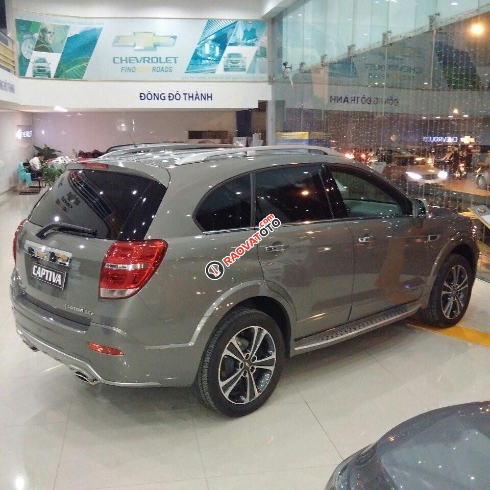 Cần bán Chevrolet Captiva LTZ 2.4 mẫu mới, 200 triệu xe giao ngay, LH 0934022388-1