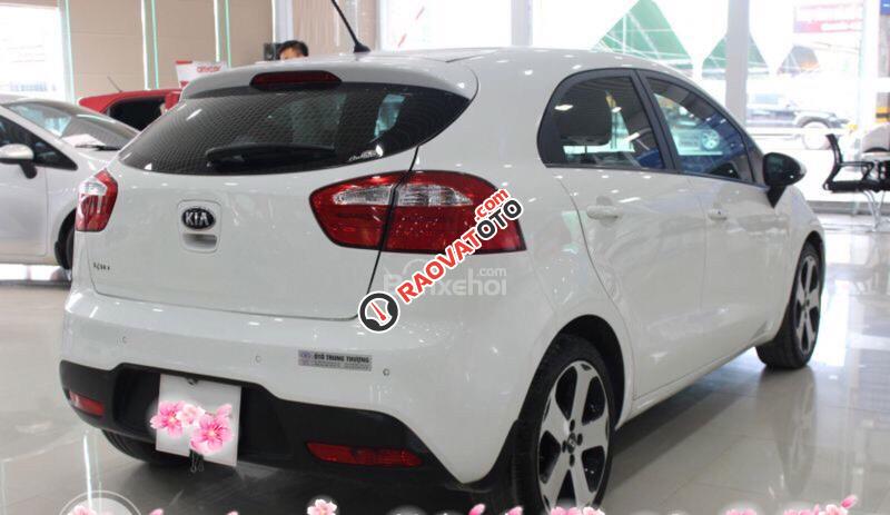 Cần bán Kia Rio màu trắng, SX 2013, số tự động-2