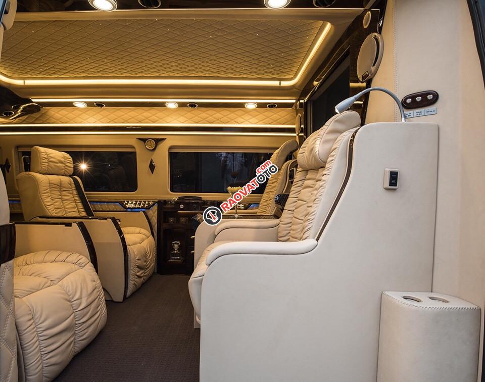 Hot: Transit Limousine President đặc biệt, giá khuyến mãi do Auto Kingdom cải tạo. Liên hệ 0972957683-3