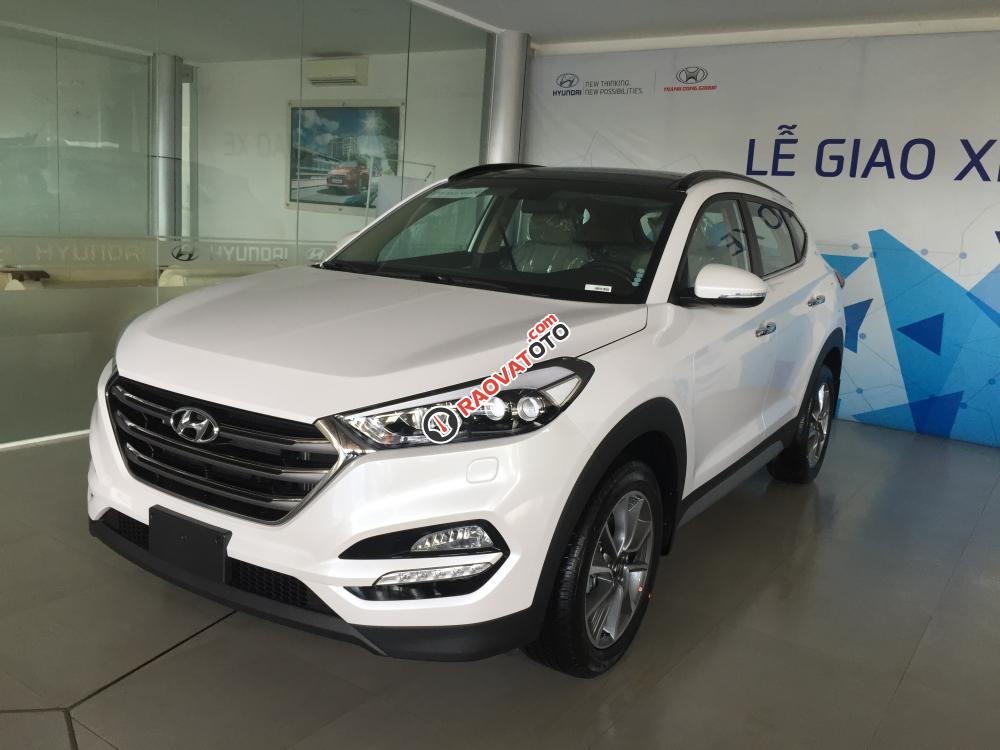 Bán Hyundai Tucson 2.0 đời 2018 mới 100%, máy xăng đặc biệt, màu trắng - Góp 85% - Hyundai Đắk Lắk-2