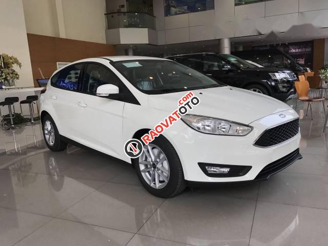 Bán ô tô Ford Focus đời 2017, màu trắng-0