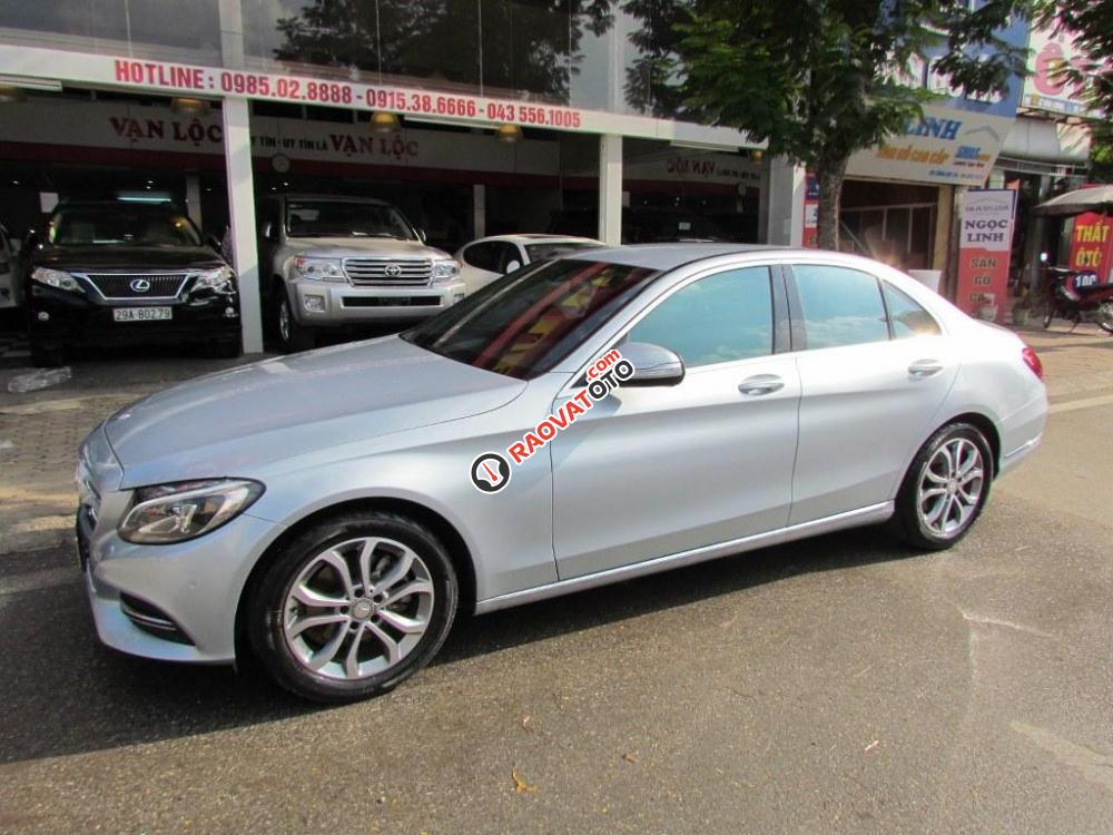 Bán xe Mercedes C200 2016, màu bạc, nội thất đen, chỉ trả 360 triệu nhận xe ngay-1