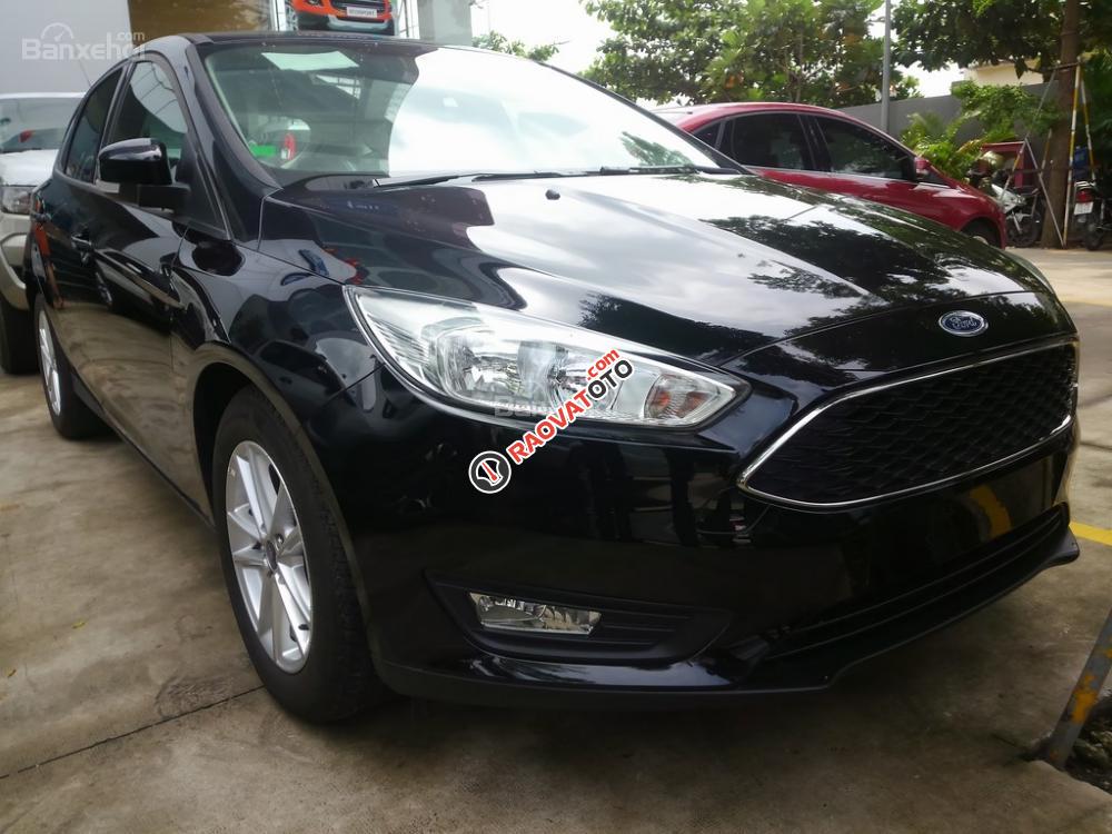 Bán xe Ford Focus, trả trước 132tr có xe mới, vay 90%, đang có ưu đãi lớn-1