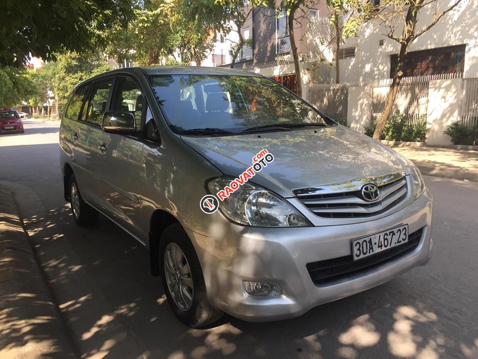Bán Toyota Innova 2.0 G đời 2010, màu bạc chính chủ xe gia đình-10
