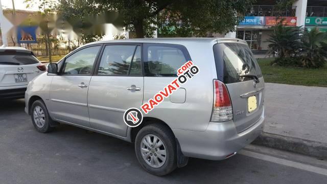 Bán Toyota Innova đời 2010, màu bạc-1