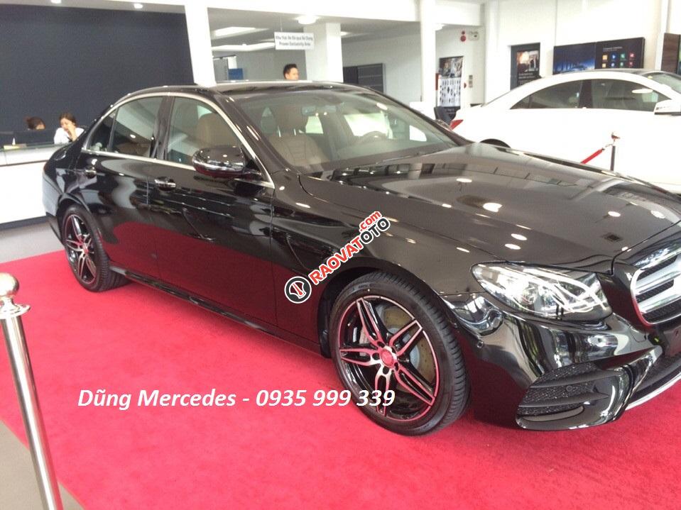 Mercedes-Benz E300 model 2017 giao xe ngay-1