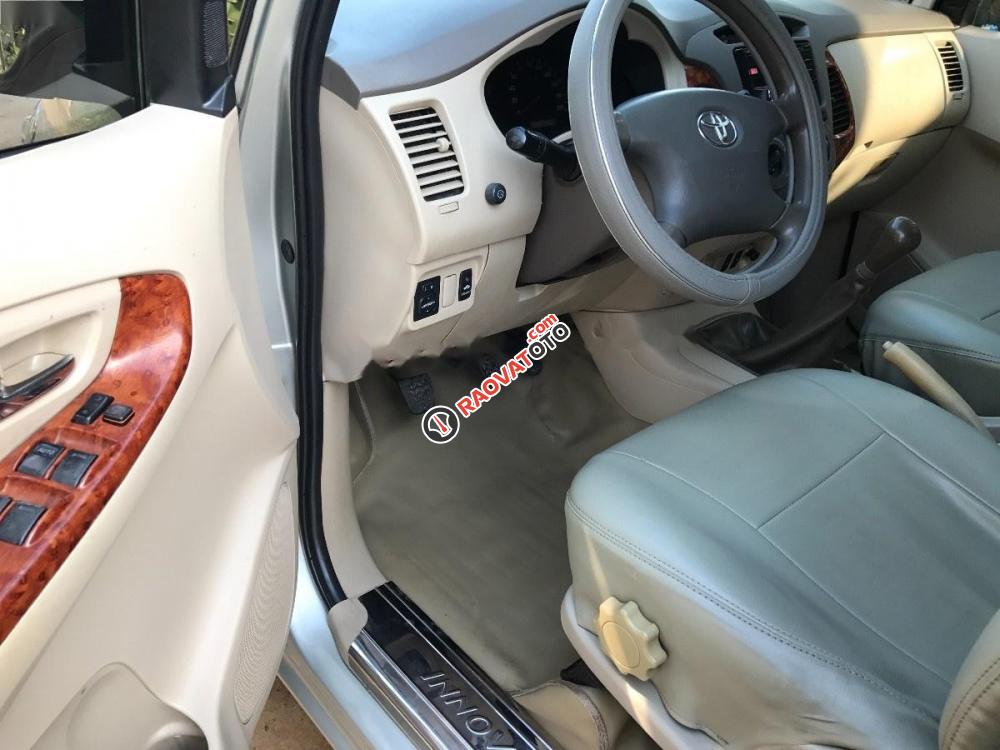 Bán xe Toyota Innova G 2007, màu bạc giá cạnh tranh-5