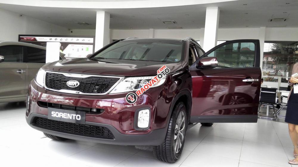 Cần bán Kia Sorento 2.4 GATH Full option 2017 mới, màu đỏ mận, giá chỉ từ 902 triệu kèm quà tặng và khuyến mãi khủng-0