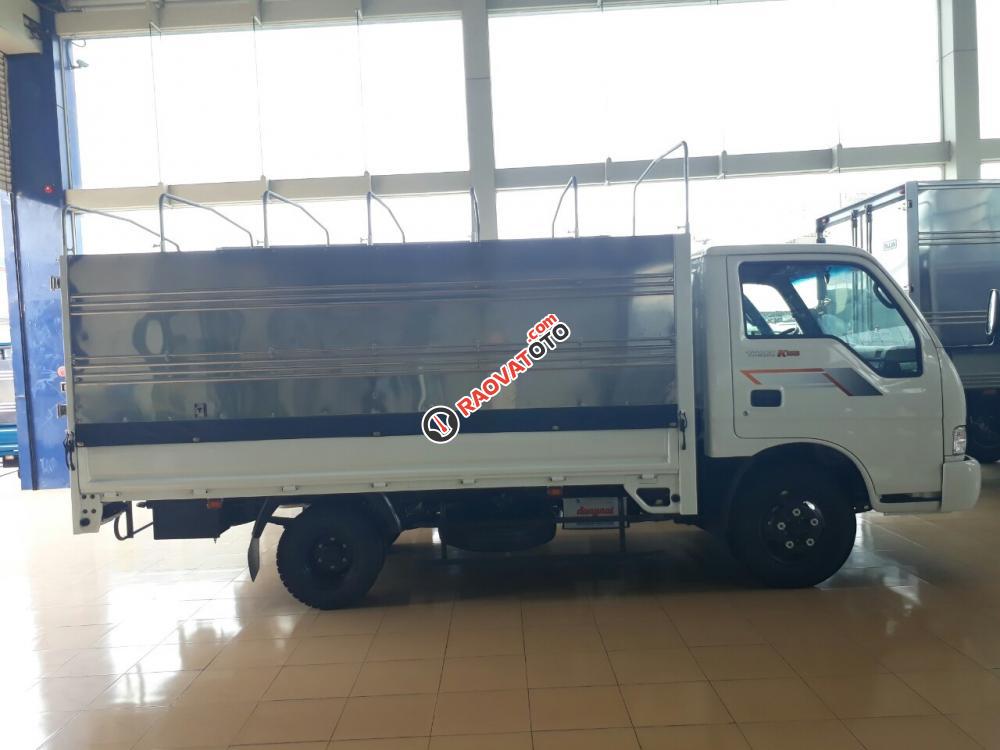 Xe tải Kia K165 thùng mui bạt, tải 2,49 tấn, đời 2017. Hỗ trợ trả góp 75% giá trị, trả trước 100 triệu-1