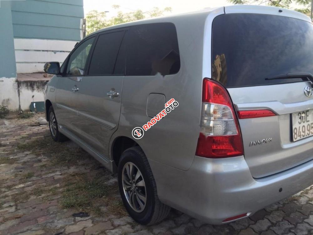 Bán xe Toyota Innova 2.0E sản xuất 2015, màu bạc chính chủ-2