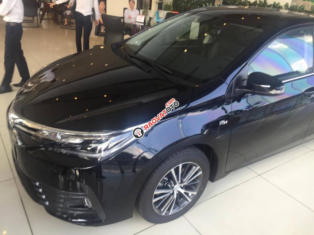 Cần bán Toyota Corolla Altis 1.8G MT đời 2018, màu đen, giảm sâu, hỗ trợ tốt nhất, LH ngay em Hùng 0911404101-3