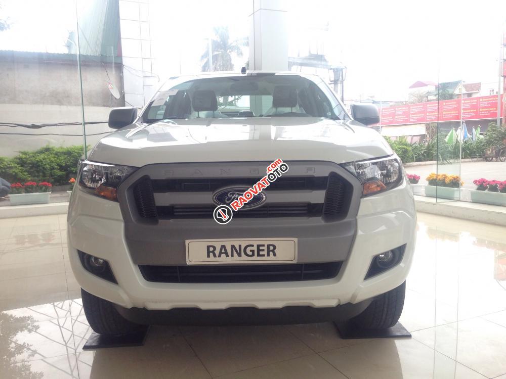 Cần bán Ford Ranger XLS 2.2 4x2 AT tại Phú Thọ, màu trắng, nhập khẩu, giá bán thương lượng-1