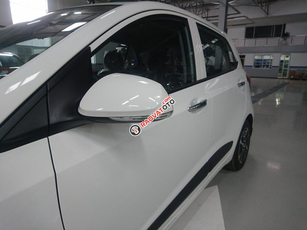 Bán xe Hyundai Grand i10 nhập khẩu SX 2018 màu trắng, các phiên bản, giá tốt nhất. LH 090.467.5566-4