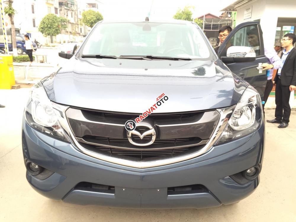 Bán Mazda BT 50 2.2 AT 2017, giá tốt nhất, hỗ trợ trả góp 85% - Giao xe nhanh - Liên hệ 01665892196 Mazda Phạm Văn Đồng-0