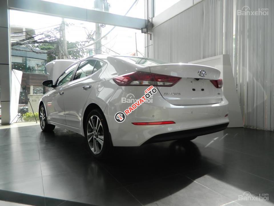 Bán ô tô Hyundai Elantra 2.0AT đời 2017, màu trắng-2