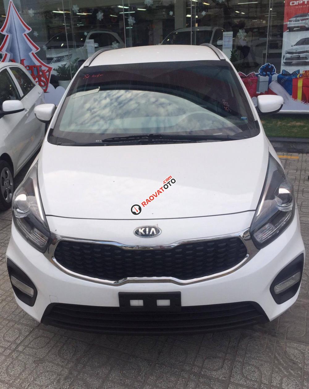 Cần bán Kia Rondo đời 2018, màu trắng giá cạnh tranh 609tr-0