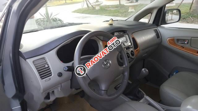 Bán Toyota Innova đời 2010, màu bạc-3