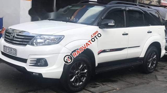 Bán xe Toyota Fortuner TRD 4X2 AT đời 2016, hai màu xe gia đình, giá 870tr-1