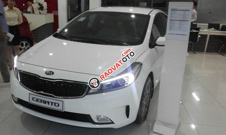 Kia Cerato 2.0 AT màu trắng, full option, chỉ có tại Kia, giá cực tốt, LH 0938603059-0