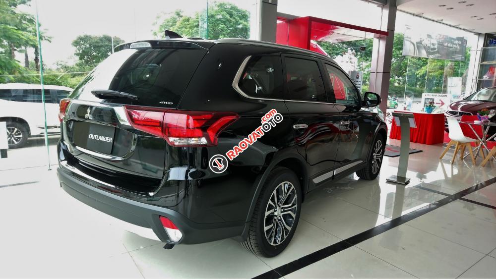 Bán ô tô Mitsubishi Outlander 2.0 CVT đời 2017, màu đen, có bán trả góp liên hệ 0906.884.030-5