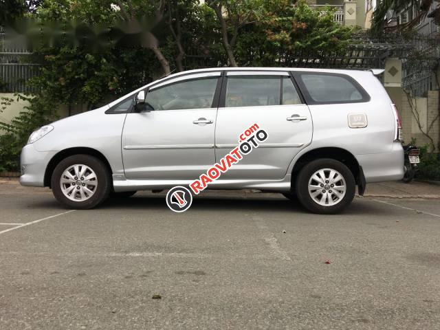 Chính chủ bán Toyota Innova G đời 2010, màu bạc-1