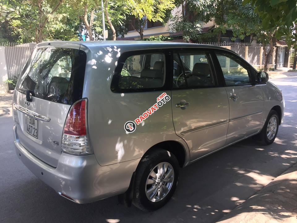 Bán Toyota Innova 2.0 G đời 2010, màu bạc chính chủ xe gia đình-5