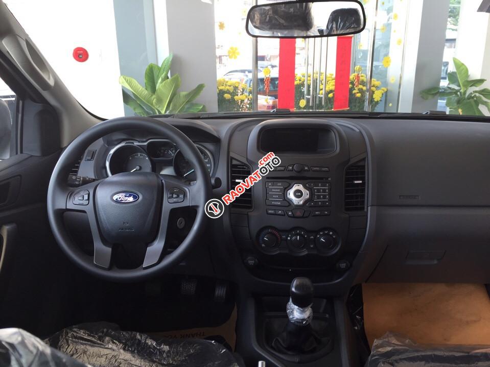 Bán xe Ford Ranger XLS MT mới 100%, giá tốt đủ mầu giao ngay-4