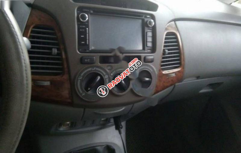 Bán Toyota Innova J năm 2008, màu bạc-3