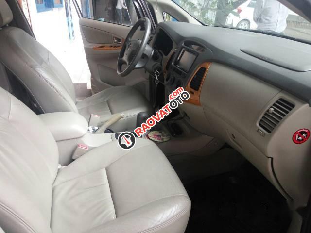 Bán gấp Toyota Innova V 2.0AT sản xuất 2011 xe gia đình-2