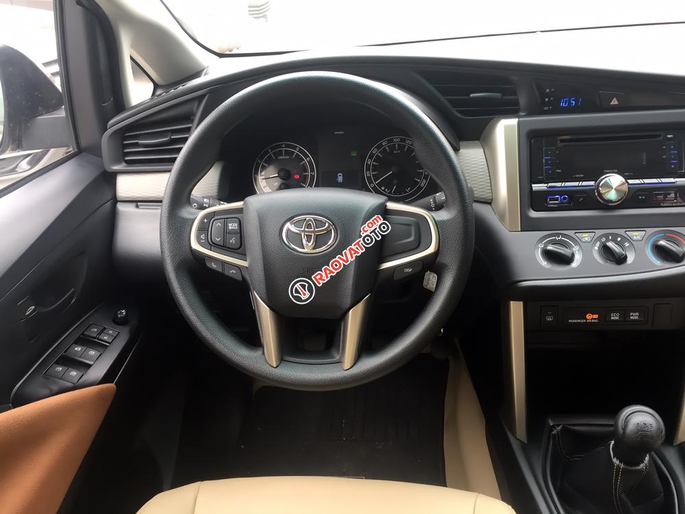 Toyota Cầu Diễn bán Innova E 2017 màu bạc-2