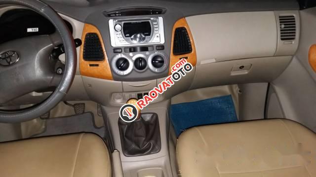 Bán Toyota Innova G đời 2009, màu bạc còn mới-5