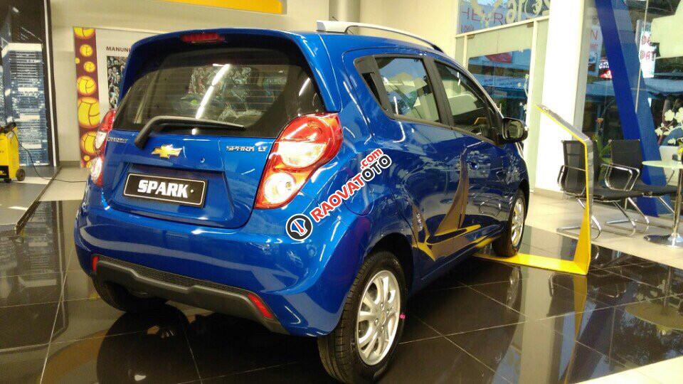 Xe Chevrolet Spark LT 1.2L màu xanh dương, mua xe trả góp, ưu đãi đặc biệt - LH: 090.102.7102-2