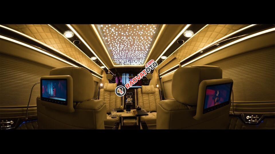 Hot: Transit Limousine President đặc biệt, giá khuyến mãi do Auto Kingdom cải tạo. Liên hệ 0972957683-7