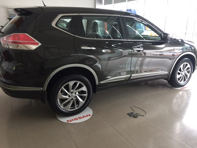 Bán Nissan X trail 2.0 SL PremiumL đời 2017, màu đen, xe nhập-7