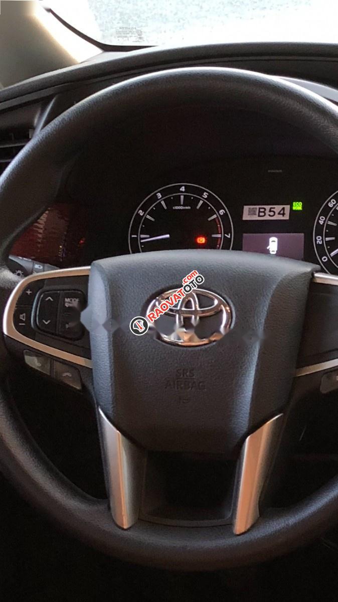 Xe Toyota Innova E đời 2016, màu bạc còn mới-5