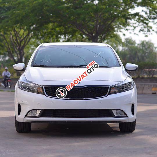 Cần bán Kia Cerato 1.6AT đời 2018, màu trắng chính hãng, LH 0989 240 241-0