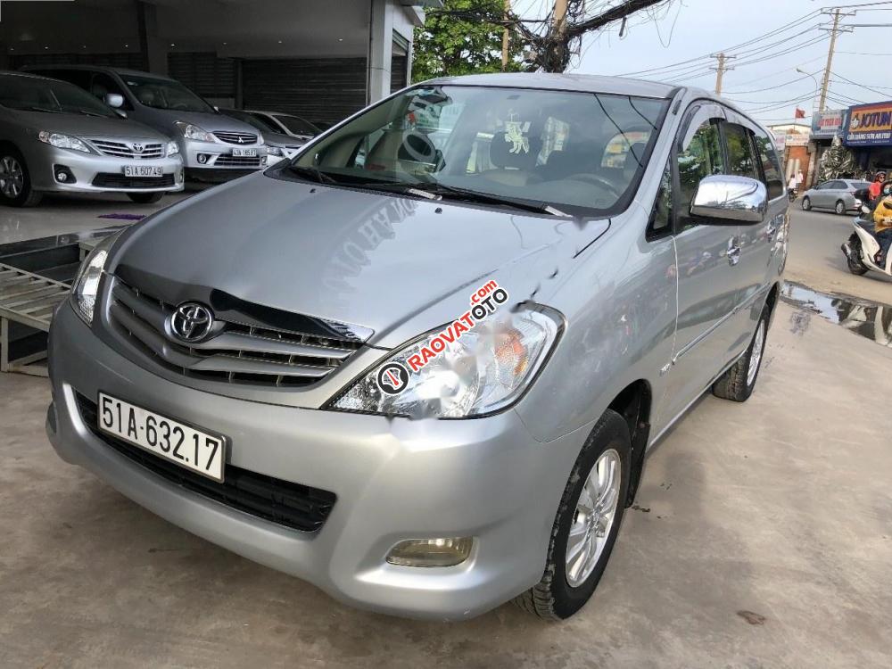 Cần bán xe Toyota Innova đời 2010, màu bạc như mới, giá 450tr-1