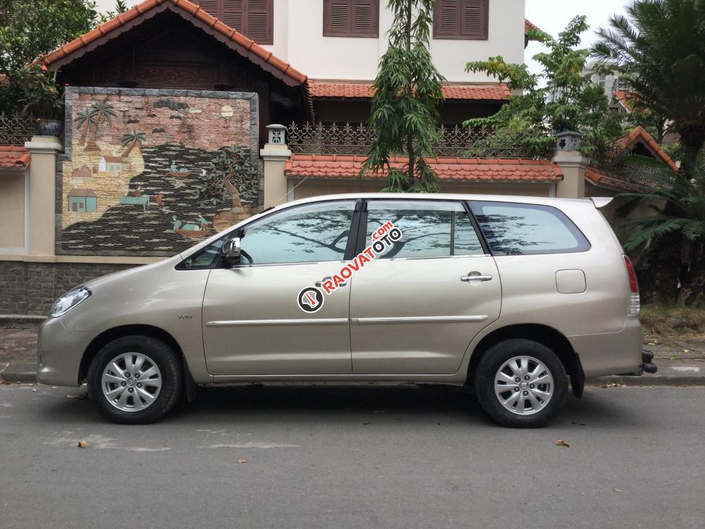 Bán Toyota Innova G năm 2010, màu ghi vàng-2