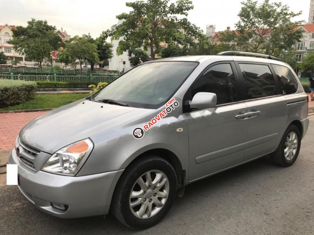 Cần bán gấp Kia Carnival 2.7 MT đời 2010, màu bạc, nhập khẩu Hàn Quốc, giá chỉ 395 triệu-0