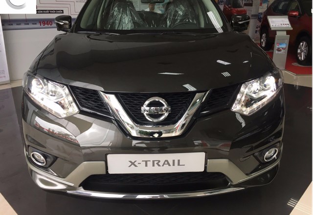 Bán Nissan X trail 2.0 SL PremiumL đời 2017, màu đen, xe nhập-1