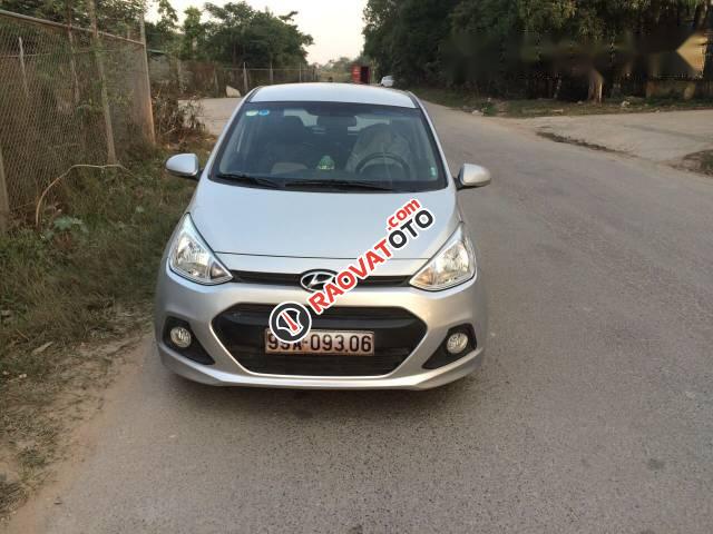 Bán xe Hyundai Grand i10 2015, màu bạc-2