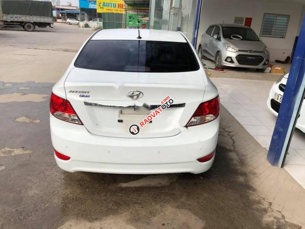 Bán ô tô Hyundai Accent 1.4AT đời 2013, màu trắng, nhập khẩu, chính chủ-3