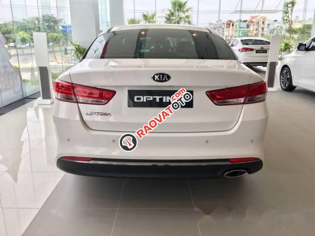 Bán xe Kia Optima 2.0AT đời 2016, màu trắng, giá tốt-3