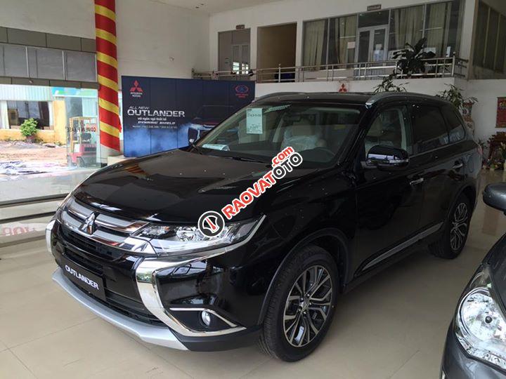 Bán ô tô Mitsubishi Outlander 2.0 CVT đời 2017, màu đen, có bán trả góp liên hệ 0906.884.030-8